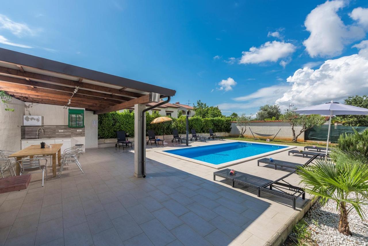 Apart Residence Leko Porec Esterno foto