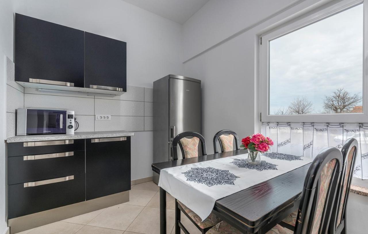 Apart Residence Leko Porec Esterno foto